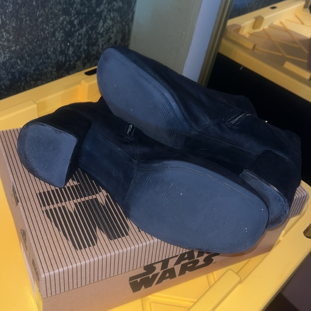 Round Toe Boots - Picture 5 of 5